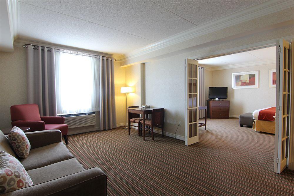 Holiday Inn Express Whitby Oshawa By Ihg Dış mekan fotoğraf