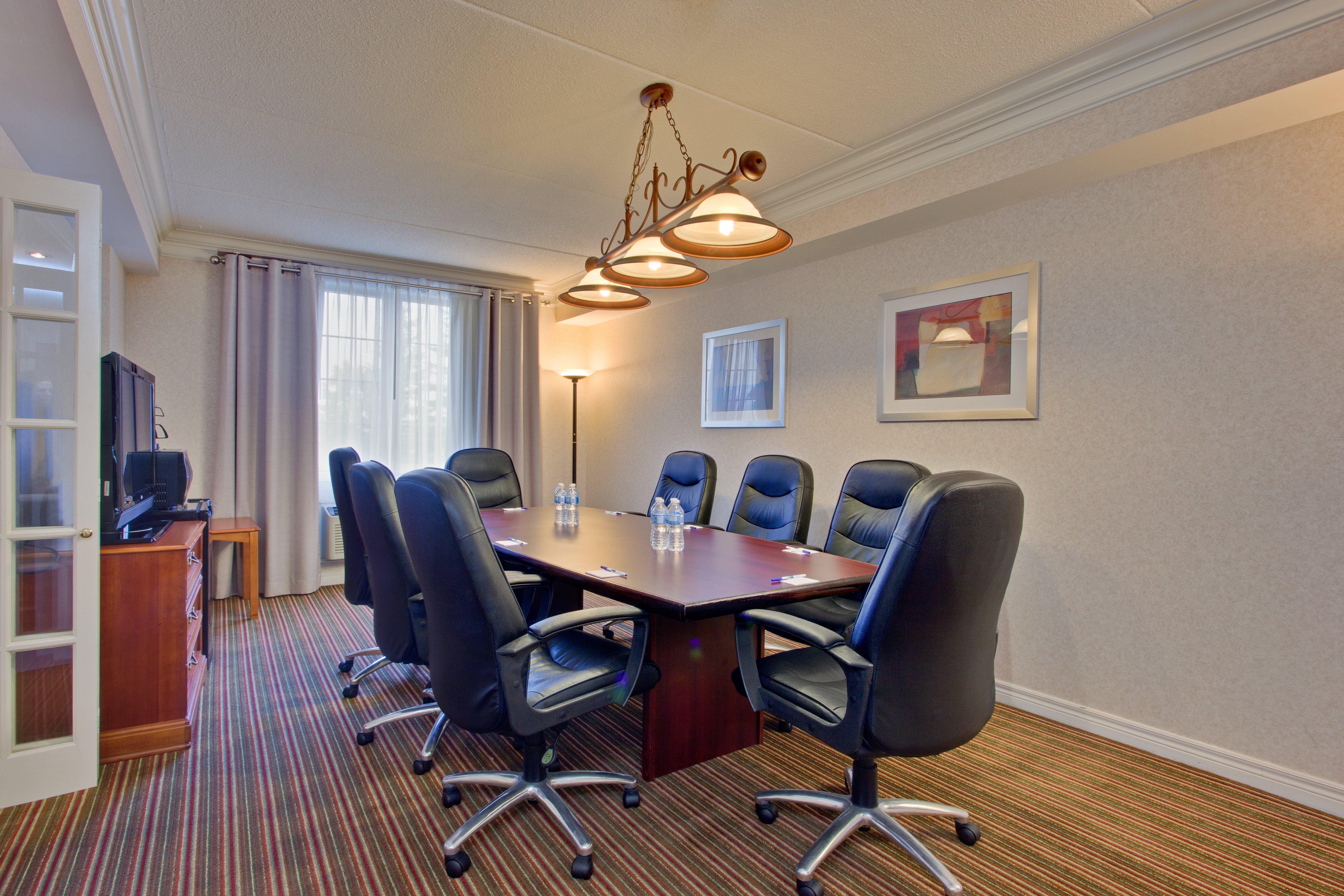 Holiday Inn Express Whitby Oshawa By Ihg Dış mekan fotoğraf