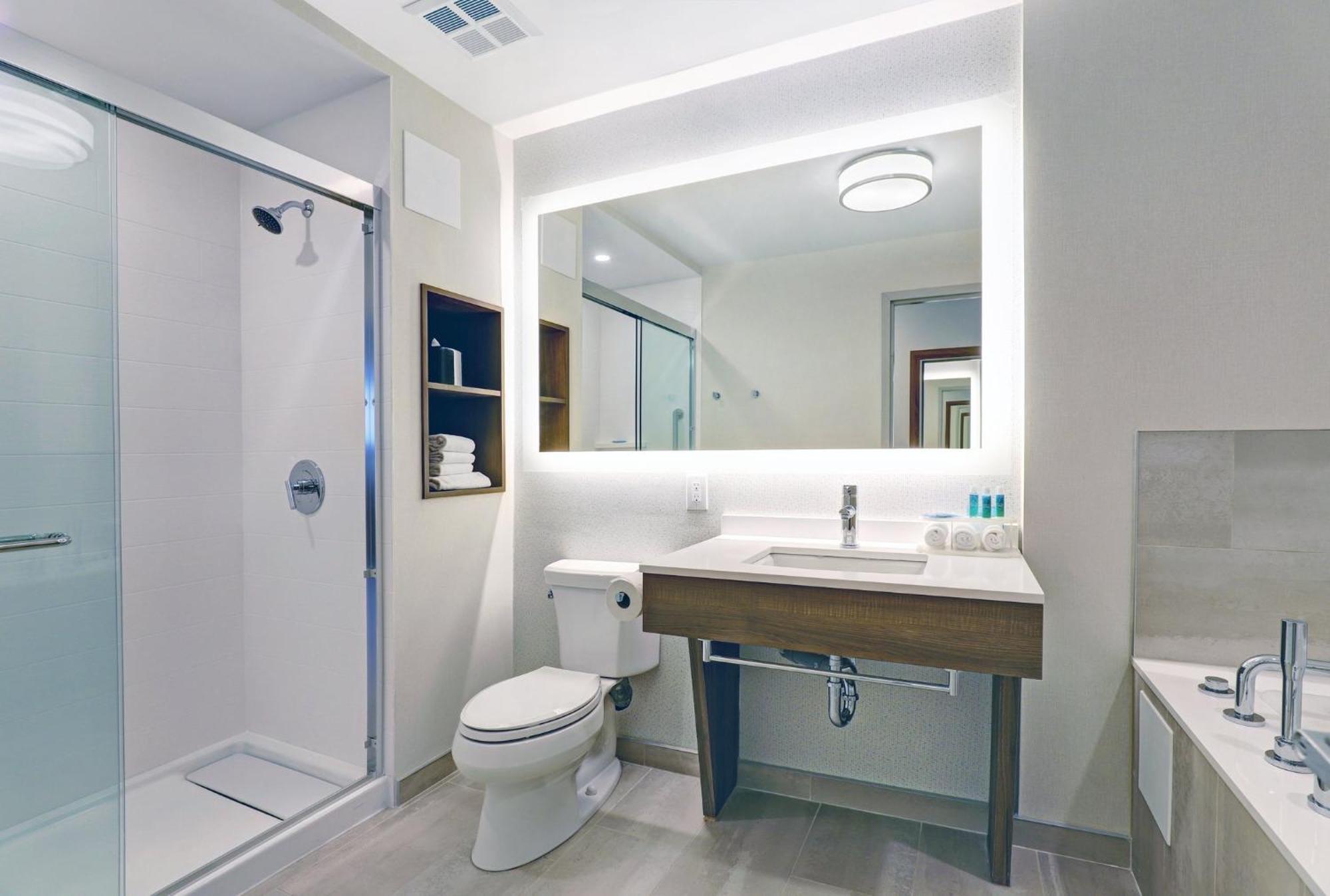 Holiday Inn Express Whitby Oshawa By Ihg Dış mekan fotoğraf