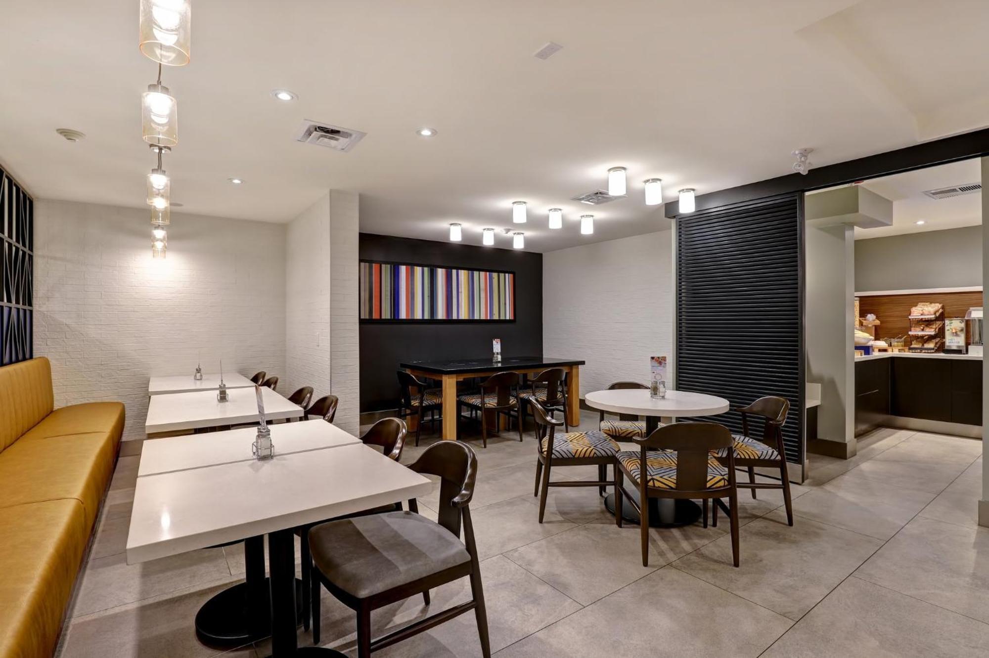 Holiday Inn Express Whitby Oshawa By Ihg Dış mekan fotoğraf