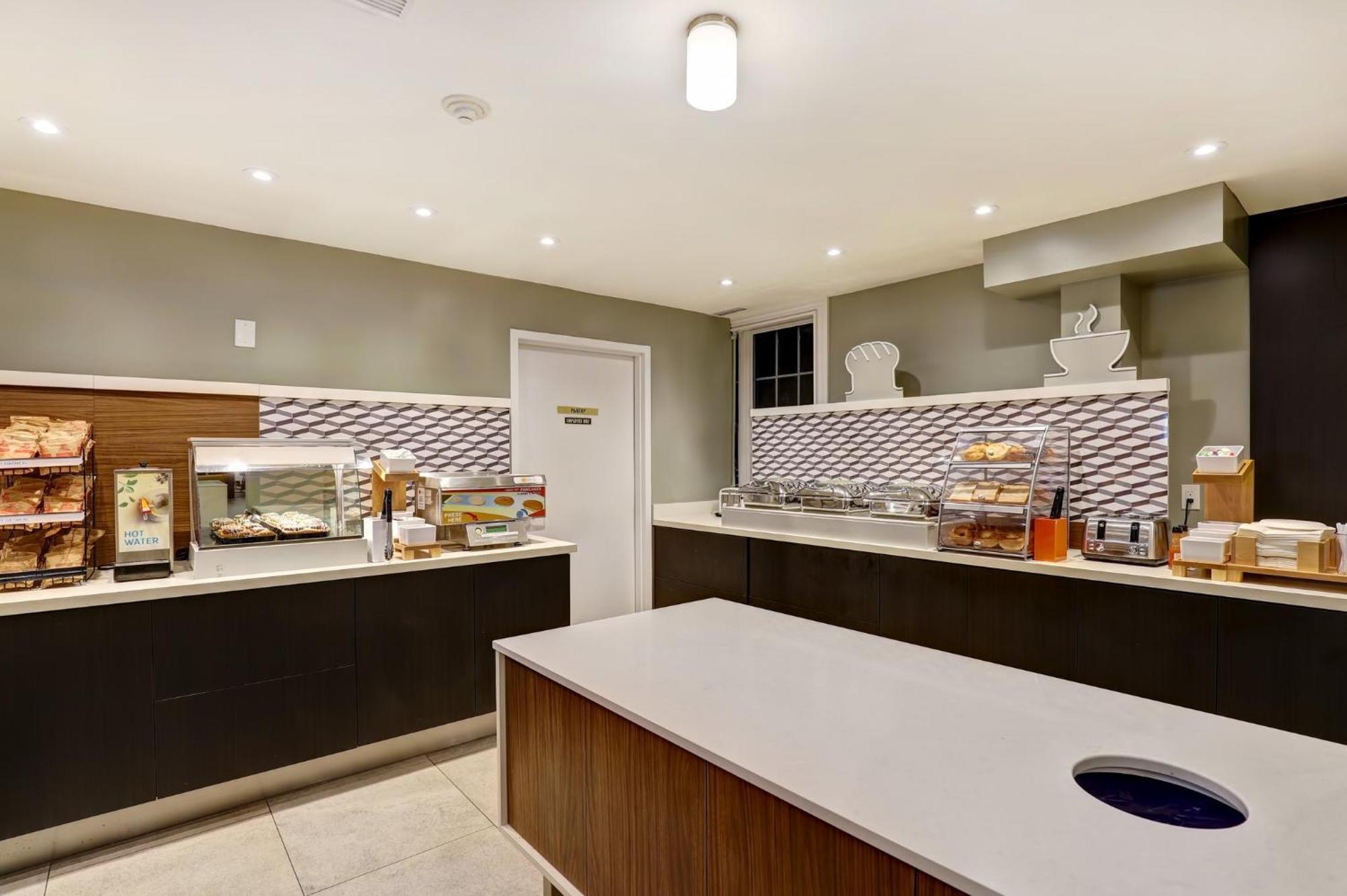 Holiday Inn Express Whitby Oshawa By Ihg Dış mekan fotoğraf