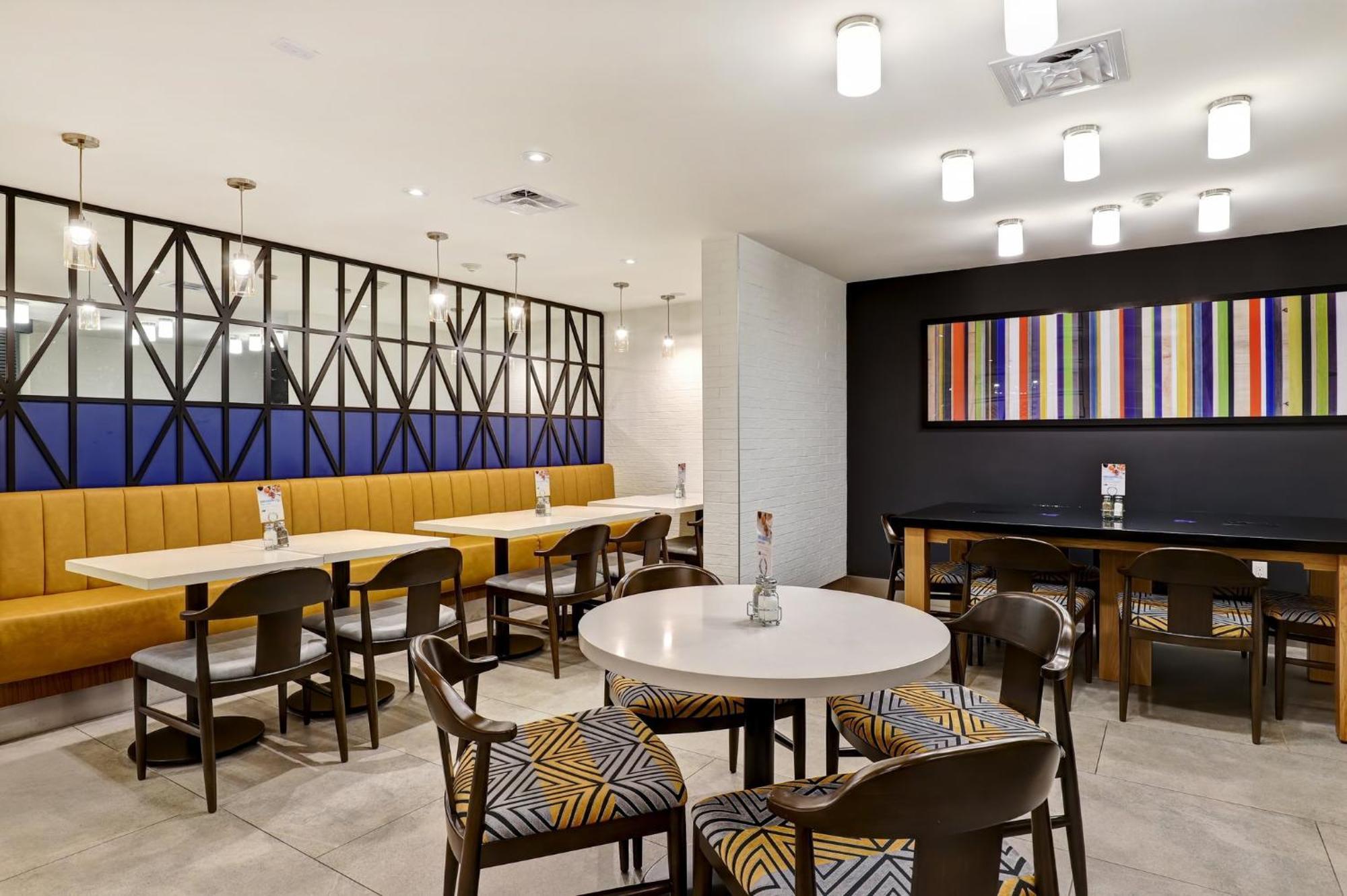 Holiday Inn Express Whitby Oshawa By Ihg Dış mekan fotoğraf