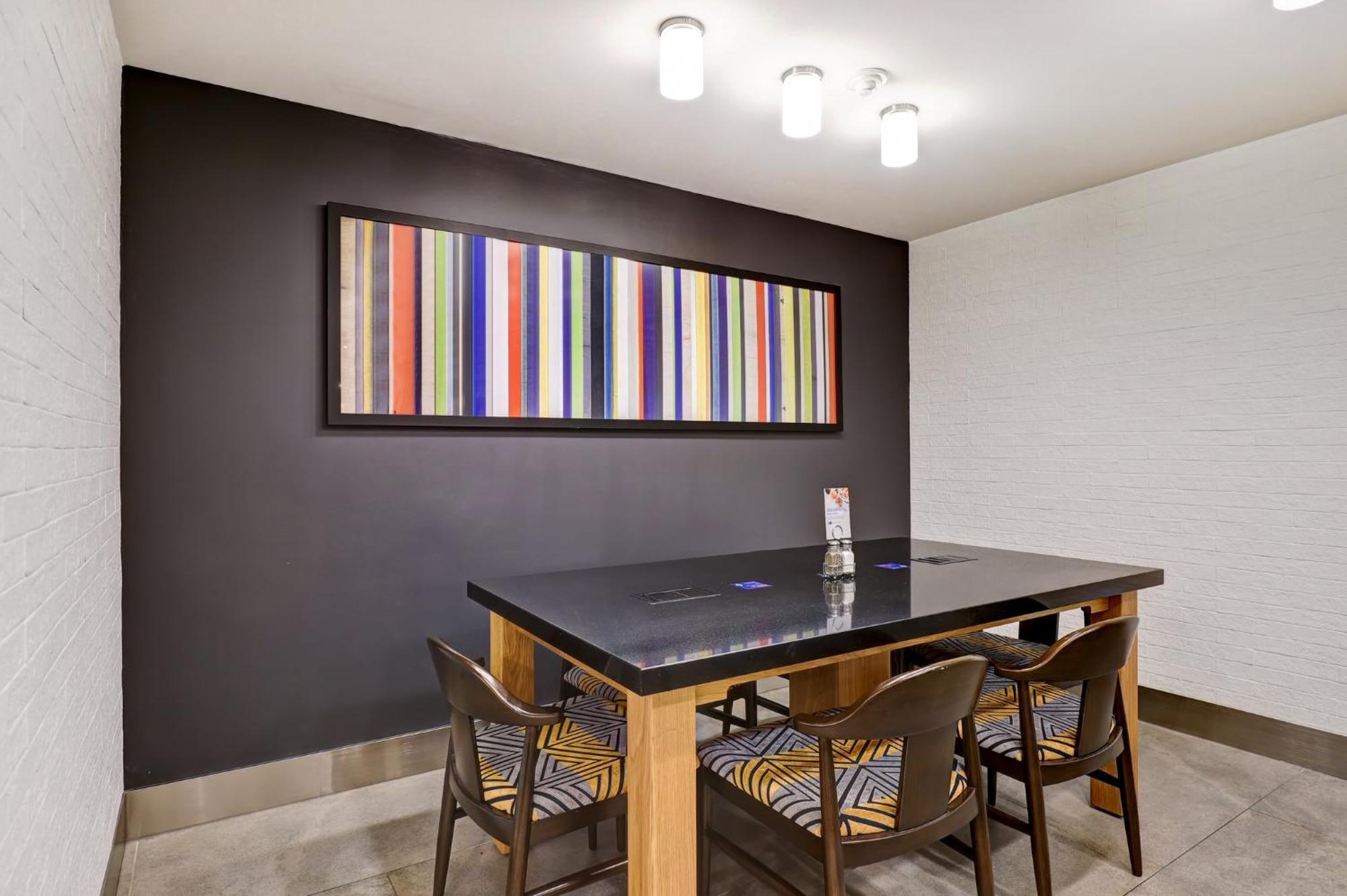 Holiday Inn Express Whitby Oshawa By Ihg Dış mekan fotoğraf