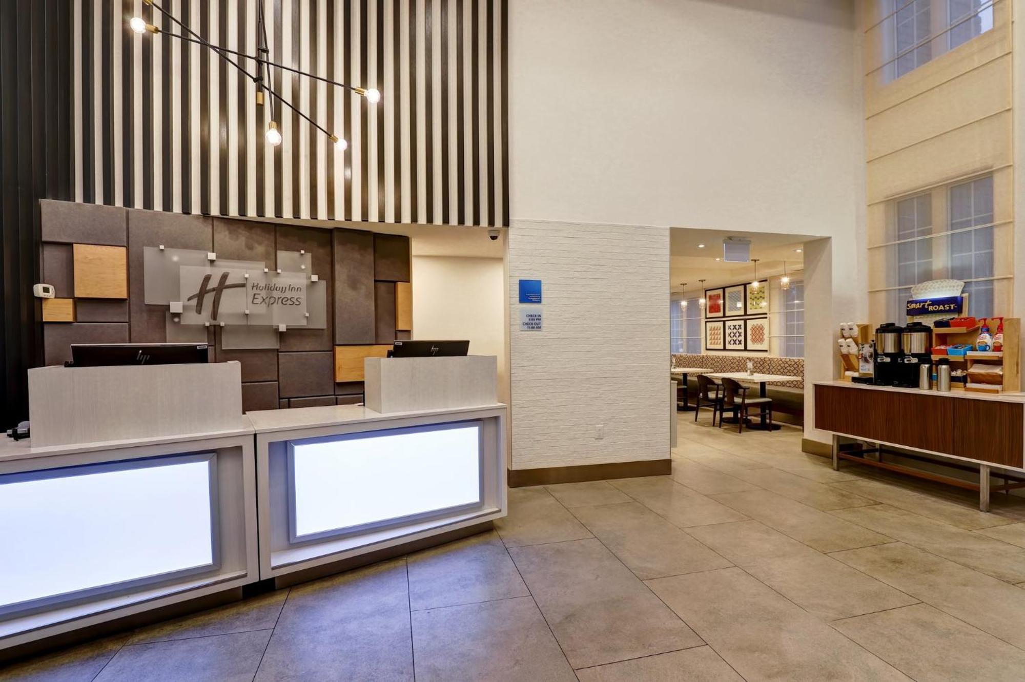 Holiday Inn Express Whitby Oshawa By Ihg Dış mekan fotoğraf