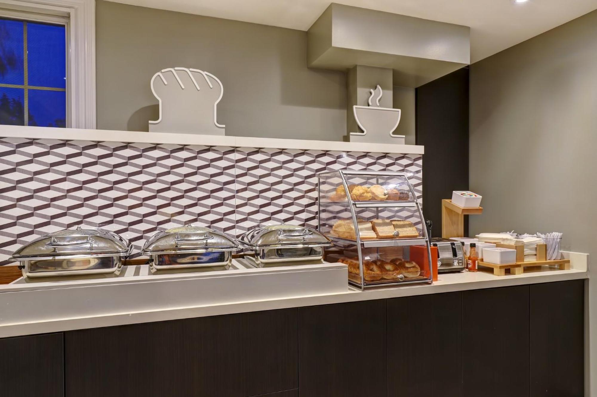 Holiday Inn Express Whitby Oshawa By Ihg Dış mekan fotoğraf