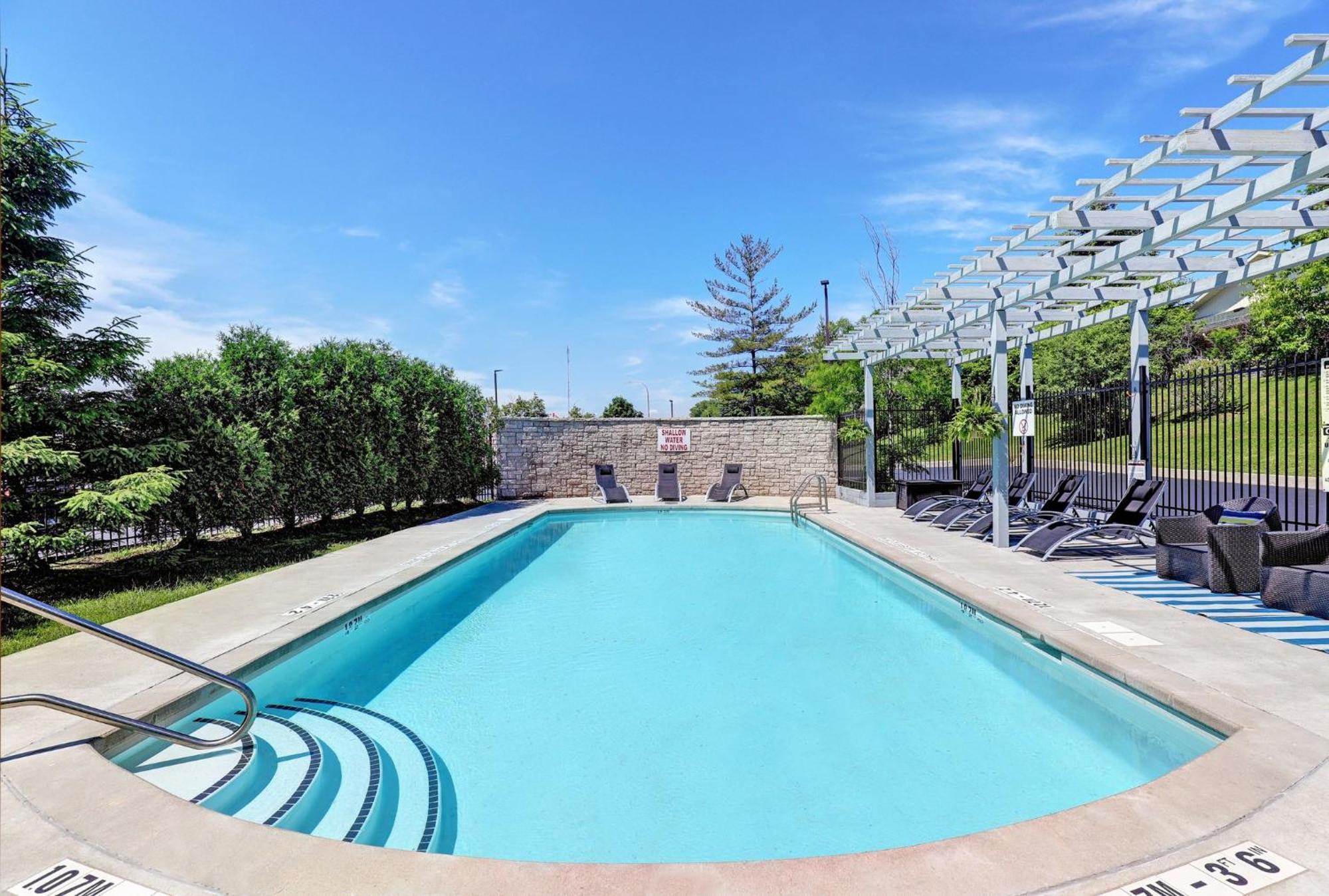 Holiday Inn Express Whitby Oshawa By Ihg Dış mekan fotoğraf
