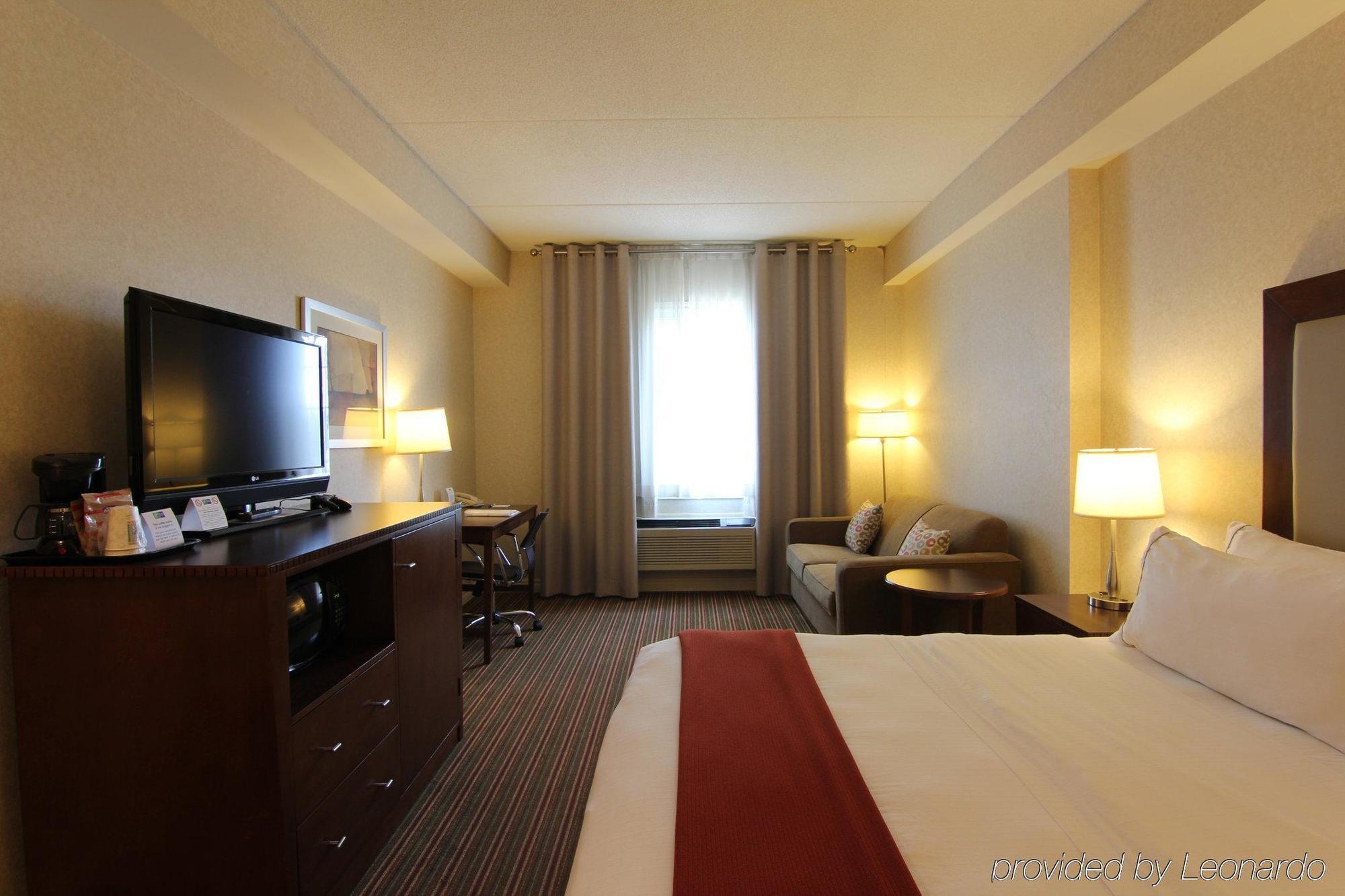Holiday Inn Express Whitby Oshawa By Ihg Dış mekan fotoğraf