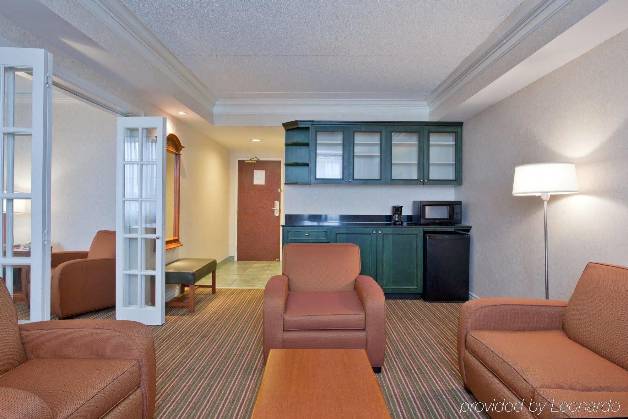 Holiday Inn Express Whitby Oshawa By Ihg Oda fotoğraf