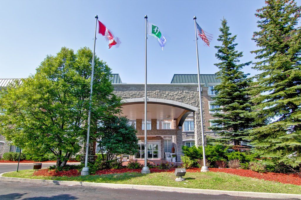 Holiday Inn Express Whitby Oshawa By Ihg Dış mekan fotoğraf